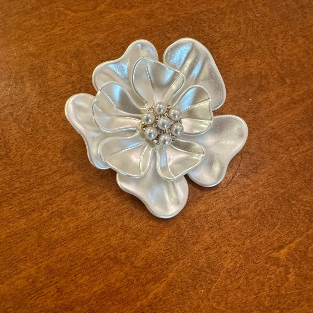 Shell Flower Brooch